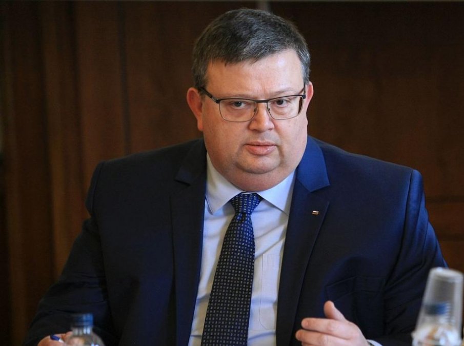 ИЗВЪНРЕДНА АКЦИЯ: КПКОНПИ на Цацаров влезе в община Хаджидимово (СНИМКИ)