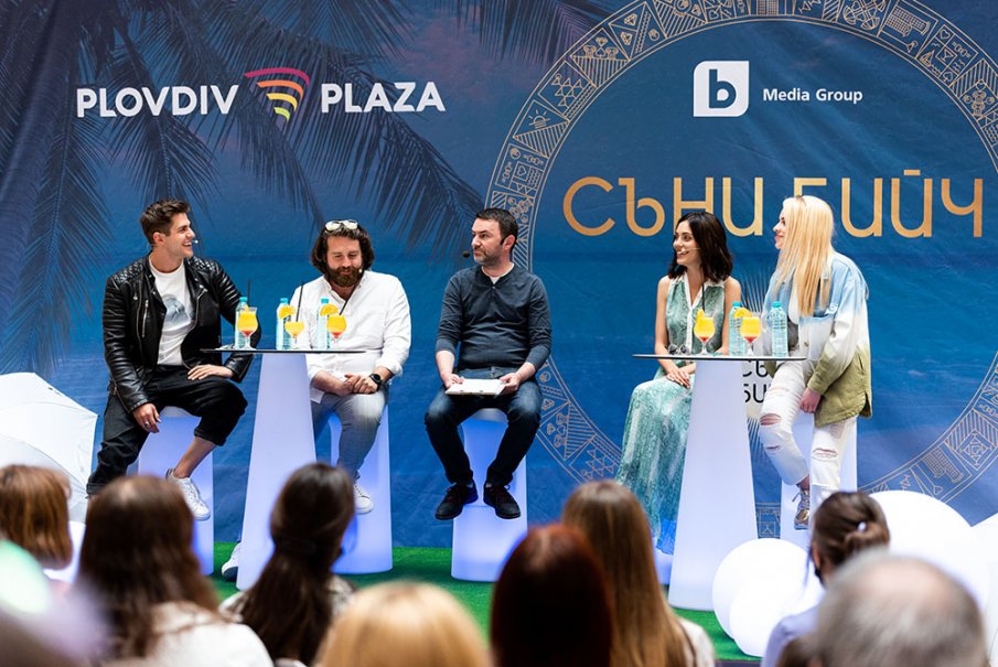 ГОРЕЩО: Звезда от Съни Бийч с пикантни подробности за любовните сцени в сериала