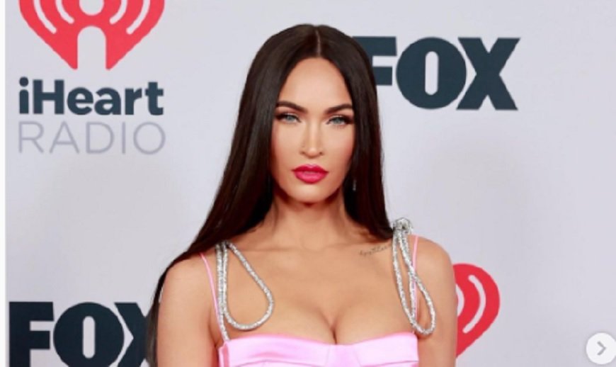 ПОТРЕС: Шмъркат кокаин от гърдите на Меган Фокс (СНИМКИ)