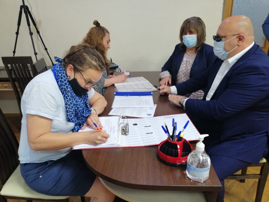 Коалиция ГЕРБ – СДС регистрира листата си с кандидат-депутати в Силистра (СНИМКИ)