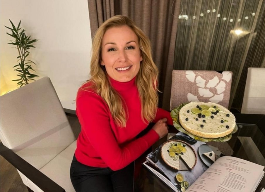 Николета Маданска смая мрежата с двете бебета