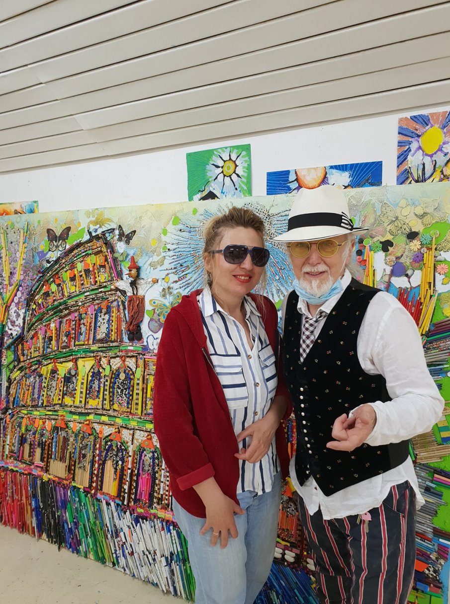 Яхнаджиев рисува за Орнела Мути с морска вода