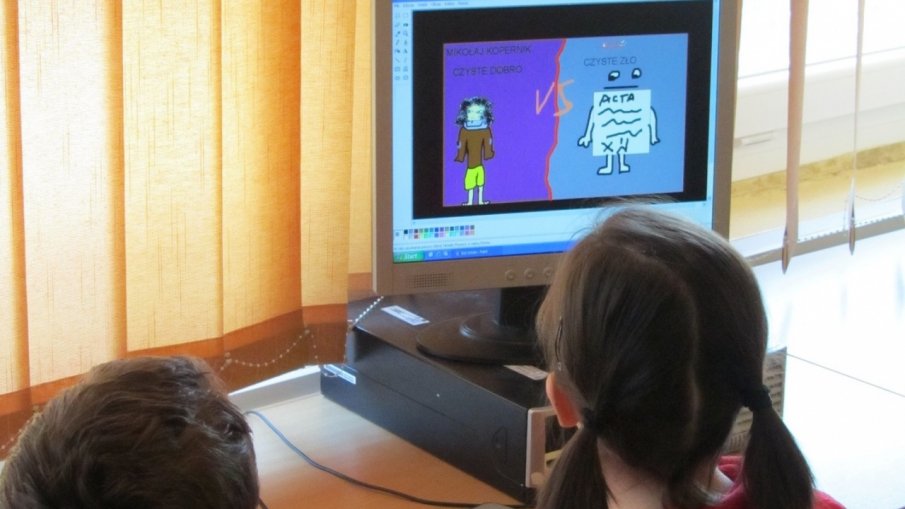 МОН пуска видеоуроци по български и математика