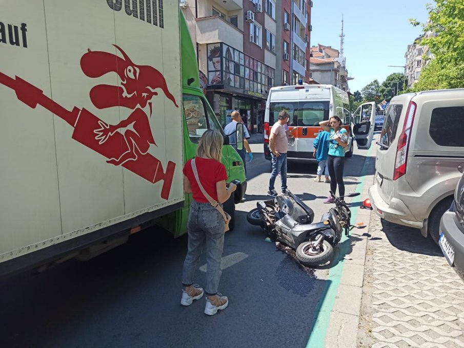 В Бургас 70-годишен рокер се натресе в камион