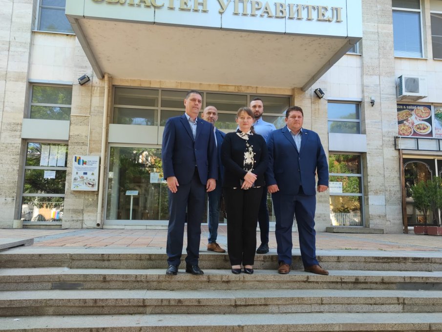 Коалиция ГЕРБ-СДС в Добрич се регистрира за изборите, двама младежи влизат в листата