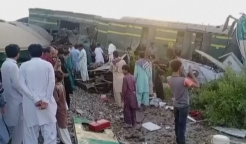 Над 50 са вече жертвите на влаковата катастрофа в Пакистан