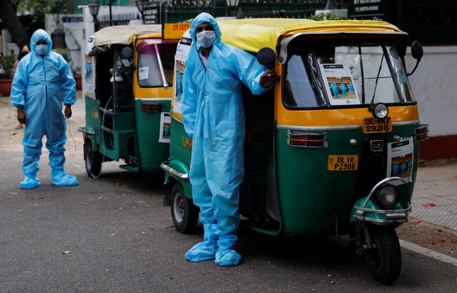 В Индия използват рикши за линейки за болните от COVID-19
