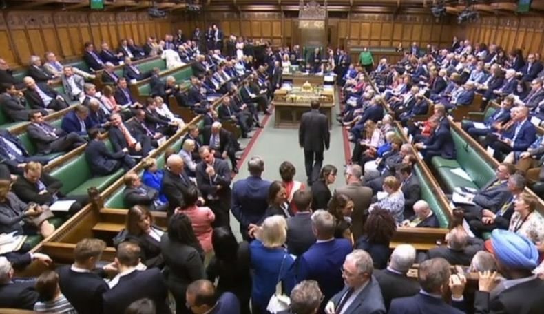 Отложен е бунт в британския парламент заради орязване на чуждестранната помощ