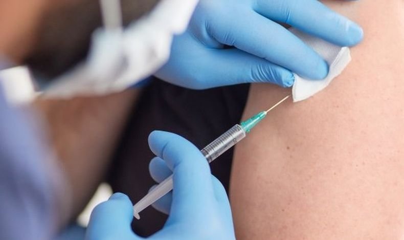 Шест месеца от поставянето за първи път на ваксина срещу коронавирус