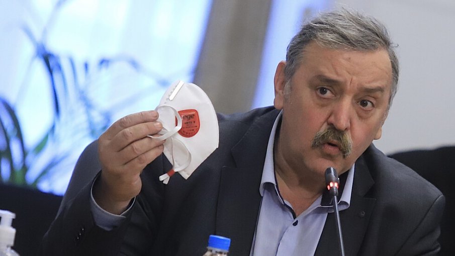 Журналистът Ивелин Николов: Ковидиотите изпратили достойния проф. Кантарджиев в пенсия. Ще паднете много тежко от власт