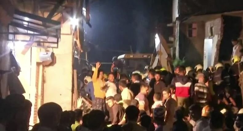 11 загинали след срутване на четириетажна сграда в Мумбай