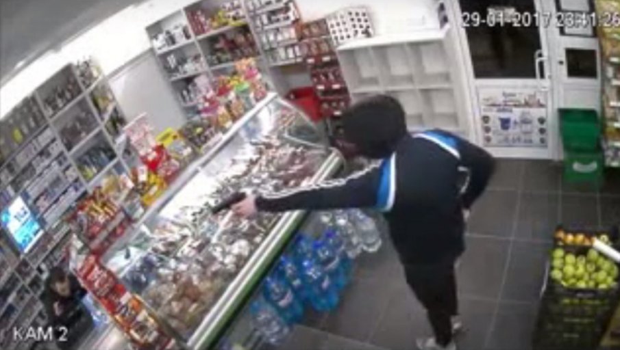 Задържаха въоръжени тийнейджъри, ограбили магазин във Варна