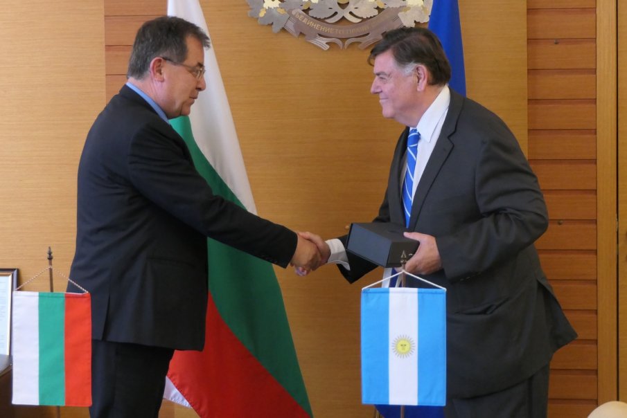 Аржентина иска да купува българско розово масло (СНИМКИ)