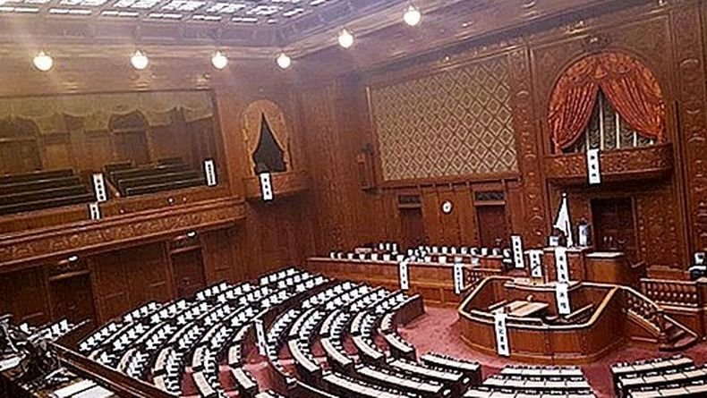 Японски опозиционни партии внесоха в парламента проект за гласуване на недоверие на кабинета