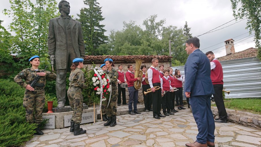 Областният управител на Софийска област Радослав Стойчев почете 145-годишнината от смъртта на Тодор Каблешков (СНИМКИ)