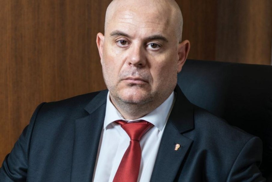Главният прокурор внесе в Конституционния съд на Република България искане