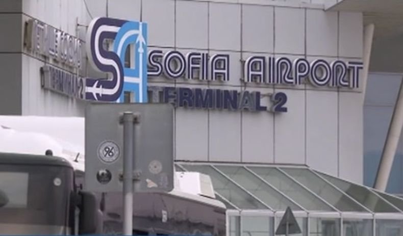 Близо 30 души не бяха допуснати да излетят от София за Рим тази сутрин