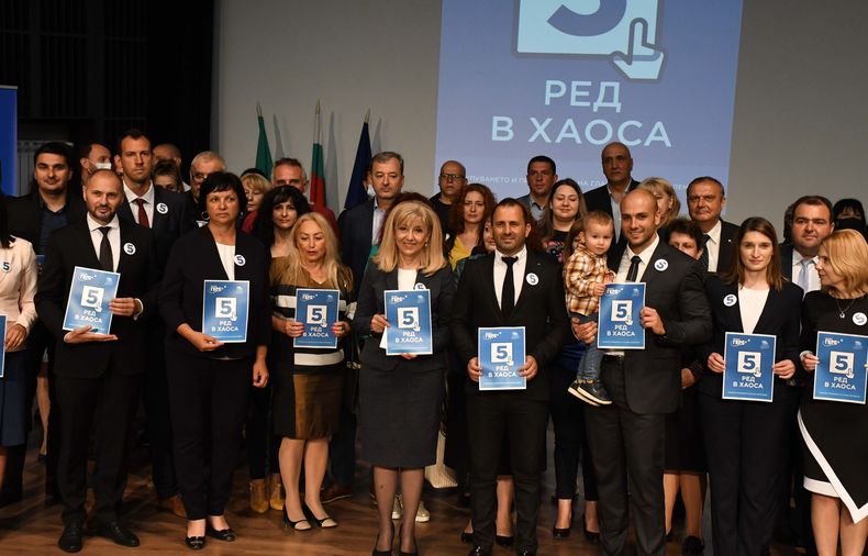 Петя Аврамова: Няма да позволим реваншизмът, изчегъртването и фалшивите новини да бъдат дневен ред на страната ни (СНИМКИ)