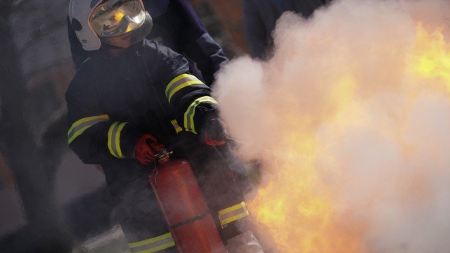 ИЗВЪНРЕДНО: Гори химическият завод в Димитровград! Пожарни екипи се борят с огнената стихия