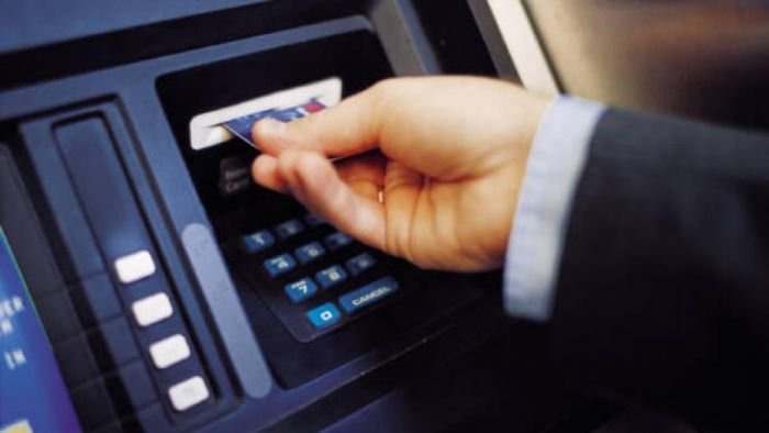 Осъдиха рецидивист за плащане с чужда дебитна карта