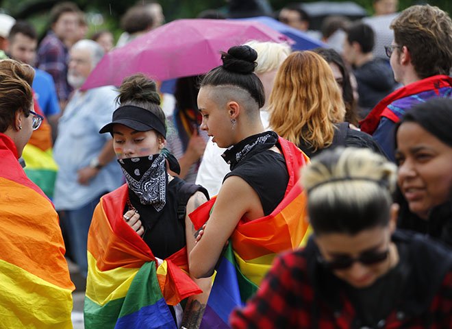 Разврат в центъра на София - гейове и лесбийки тръгват на шествие (СНИМКИ)