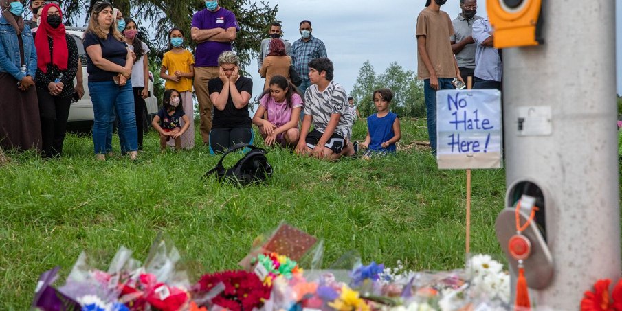 Хиляди шестваха в подкрепа на семейството мюсюлмани, убито в Канада