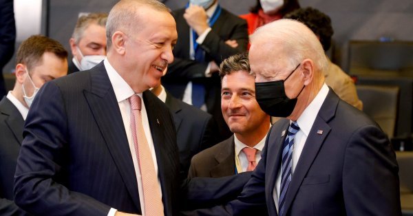 Байдън обсъжда спешно с Ердоган последния развой на войната в Украйна