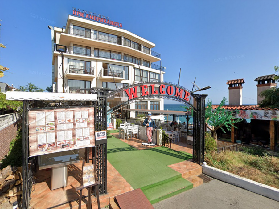 Сервитьор падна от трети етаж в Поморие, загина