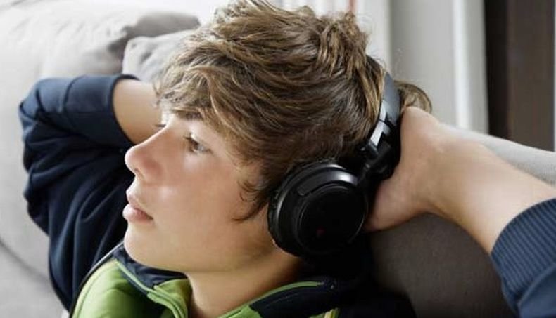 Как слушалките вредят на слуха ни