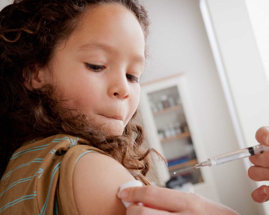 Половината от родителите във Великобритания искат децата им да бъдат ваксинирани