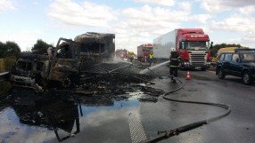 Камион пламна при сблъсък с ТИР на Околовръстното до Стара Загора