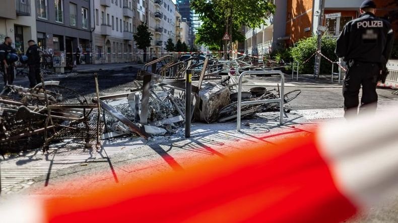 Близо 60 полицейски служители са пострадали при сблъсъци в Берлин