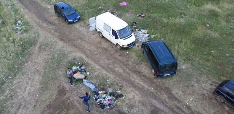 Катун се настани на метри от градски къщи в Асеновград