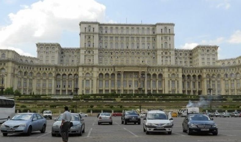 Парламентът на Румъния освободи омбудсмана на страната