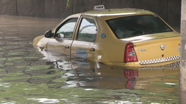 Русе се възстановява след наводнението (СНИМКИ)