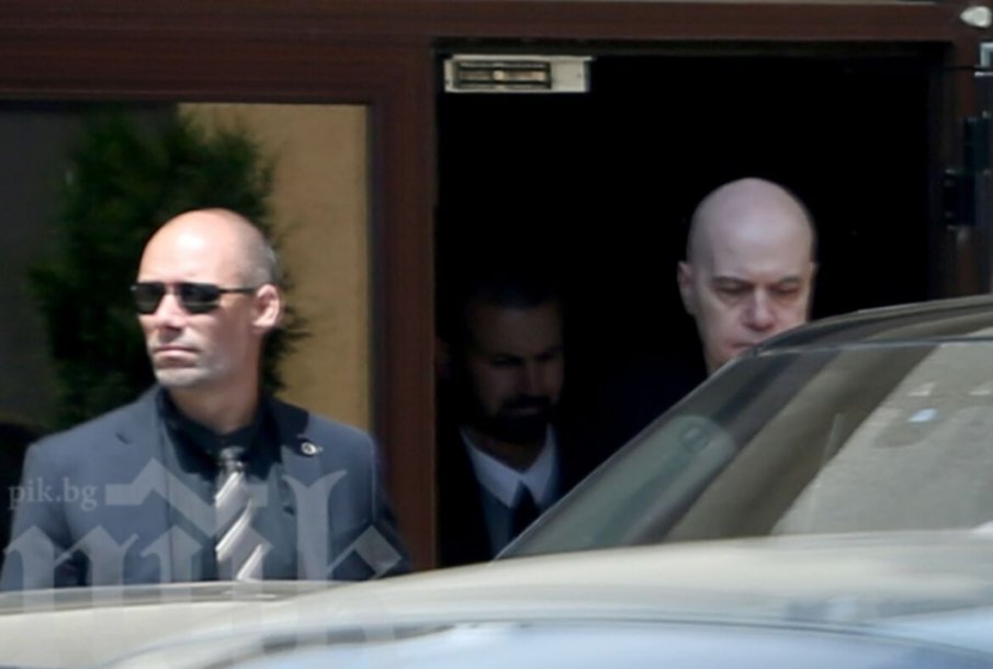 СКАНДАЛ: Партията на Слави Трифонов с изборни нарушения в Пловдив - ЦИК ги глобява