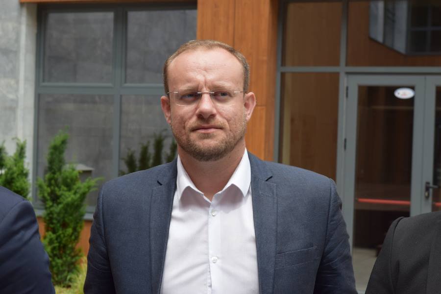 Кои са новите и млади лица в ГЕРБ-СДС, които влизат в голямата политика (СНИМКИ)