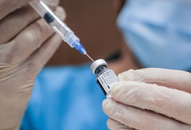 Турция започва да ваксинира и 18-годишните