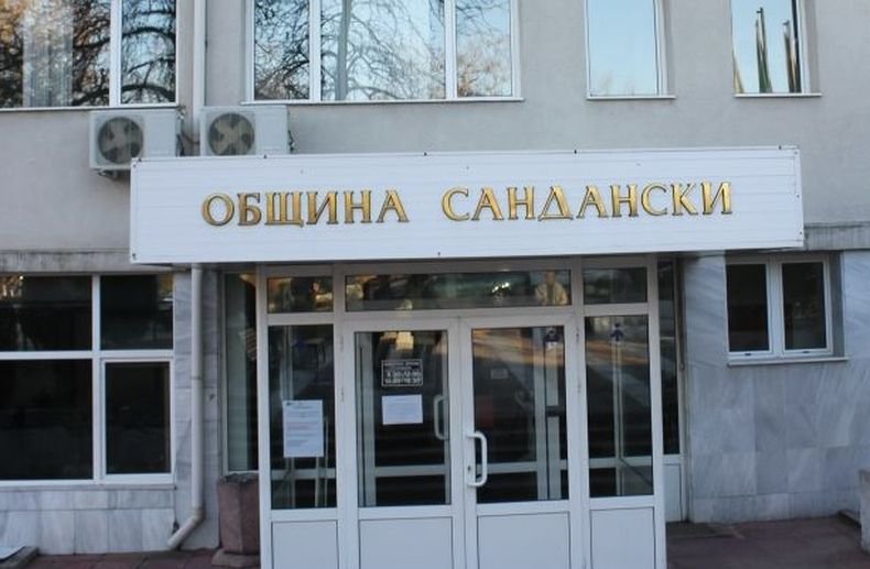 Кметът на Сандански посрещна 27 бежанци от Украйна