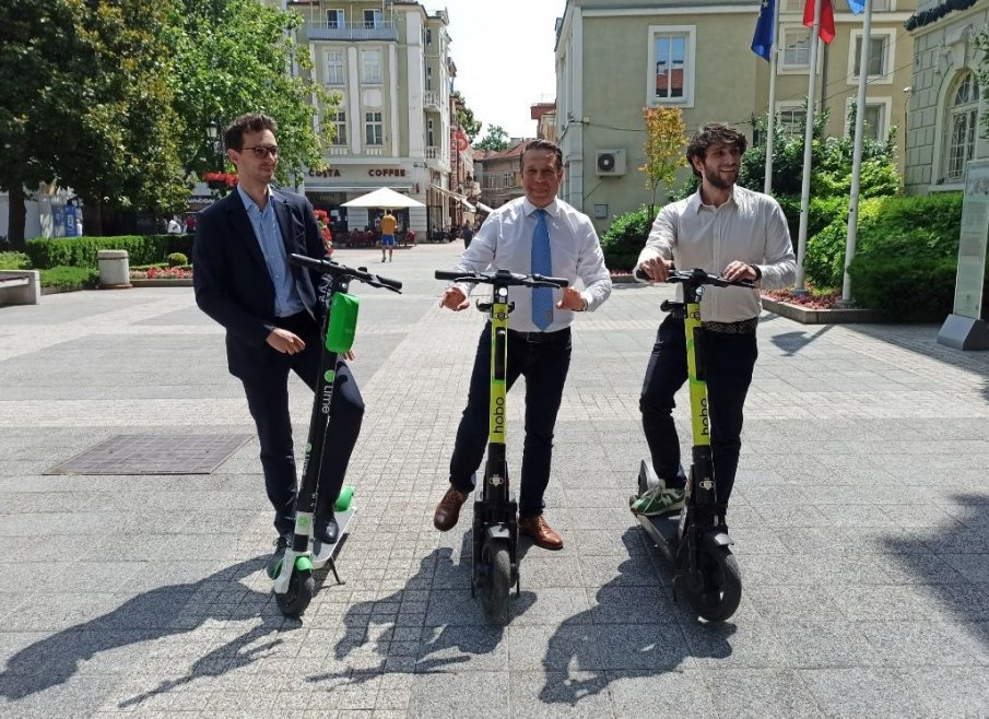Пускат 350 електрически скутери в Пловдив