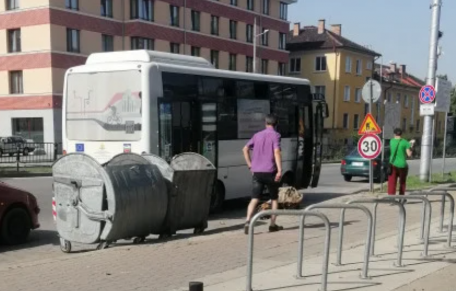 ОТ ПОСЛЕДНИТЕ МИНУТИ: Автобус се запали до Централна гара в Пловдив