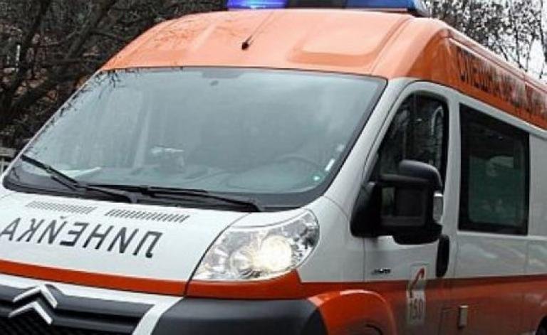 ОТ ПОСЛЕДНИТЕ МИНУТИ: Катастрофа с пешеходка затапи центъра на Бургас, водачът е избягал