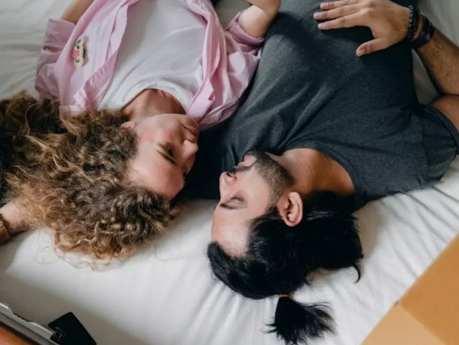 САМО ЗА ДАМИ: Зодията му разкрива кога ще ви каже Обичам те за първи път