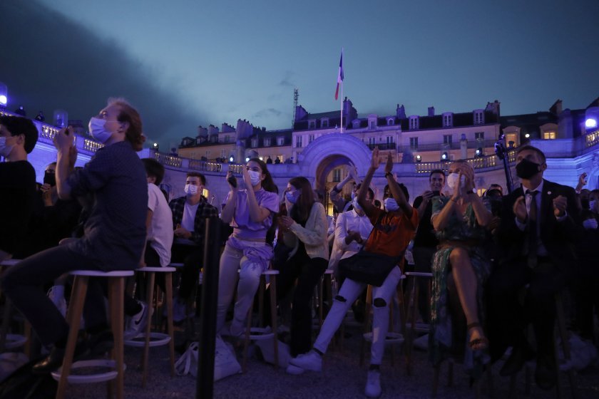 За първи път след повече от година: Уличен музикален фестивал започна във Франция