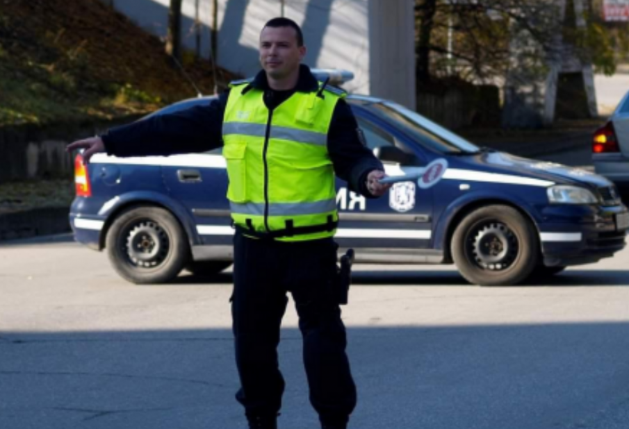 СКРЪНДЗА: Шофьор се опита да подкупи полицай с 15 лева