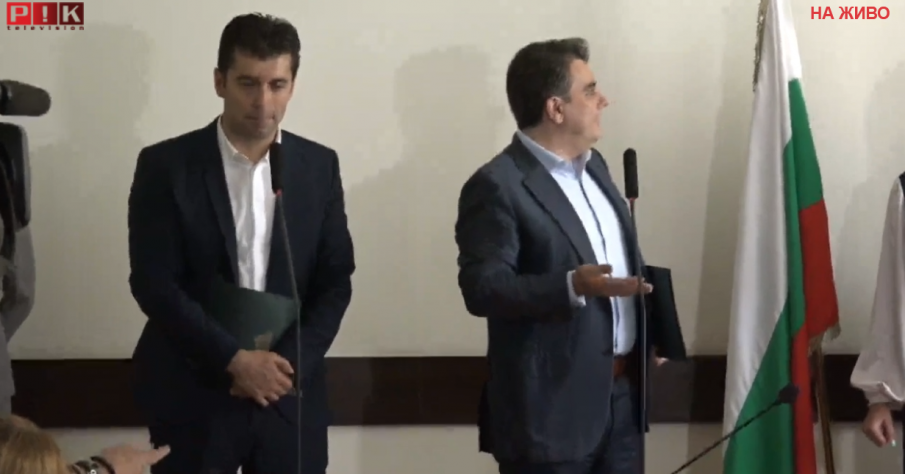 В Северна Македония ликуват: Кирил Петков и Асен Василев готови да погазят ветото на България