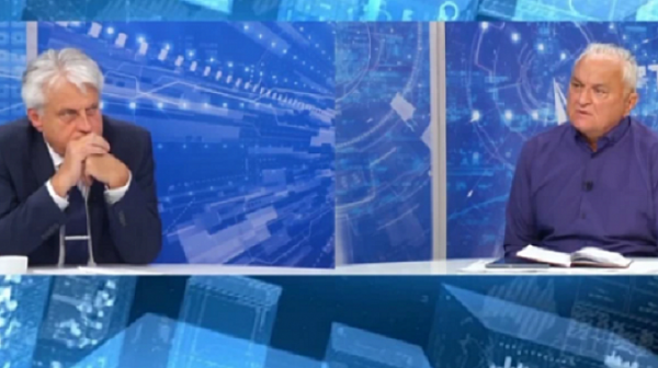 Министърът на Божков проговаря за имотите си пред куриера на Божков