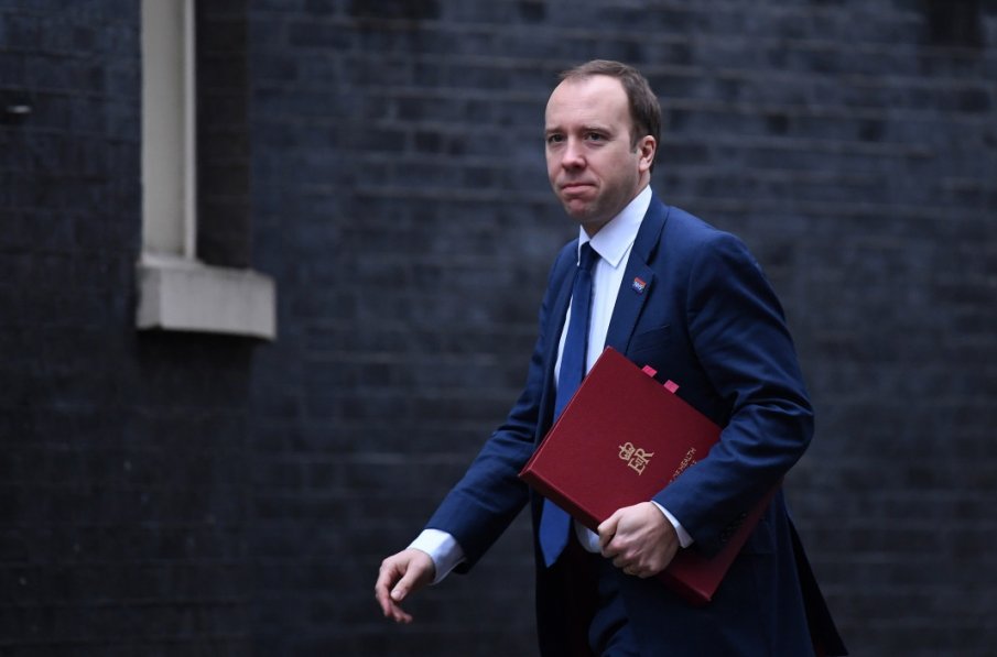 Британският министър на здравеопазването подаде оставка