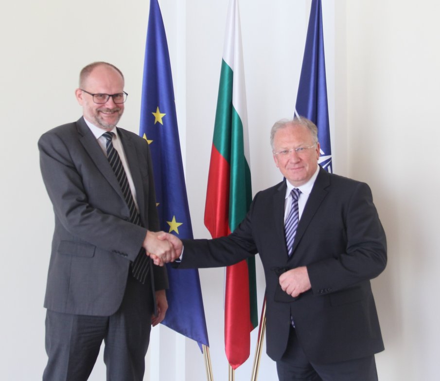 Светлан Стоев прие посланика на Дания – поздрави го и за представянето на „червения динамит“ на Европейското по футбол