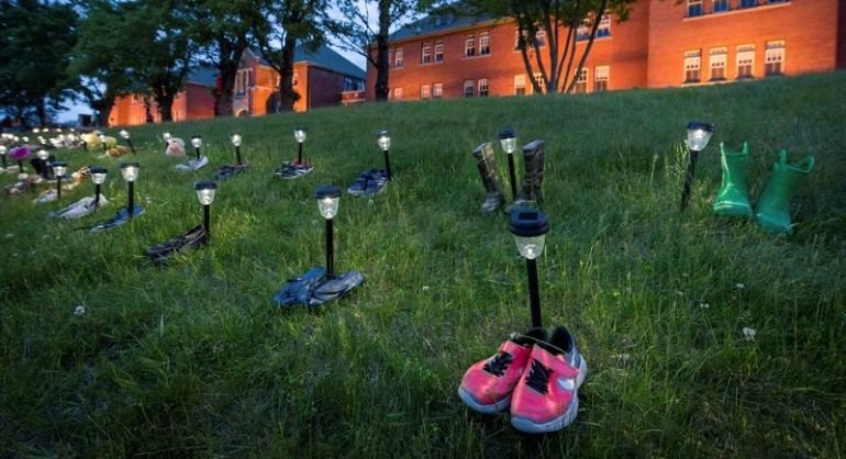 Нова зловеща находка в Канада: стотици детски гробове край католически интернат